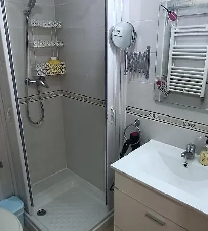 Gran Cerca Del Mar Y Castillo