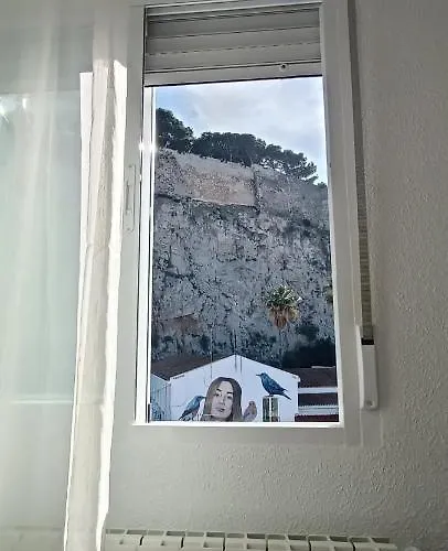 Gran Cerca Del Mar Y Castillo