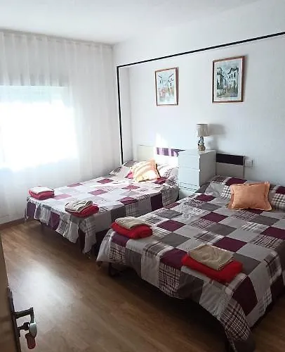 Gran Cerca Del Mar Y Castillo *